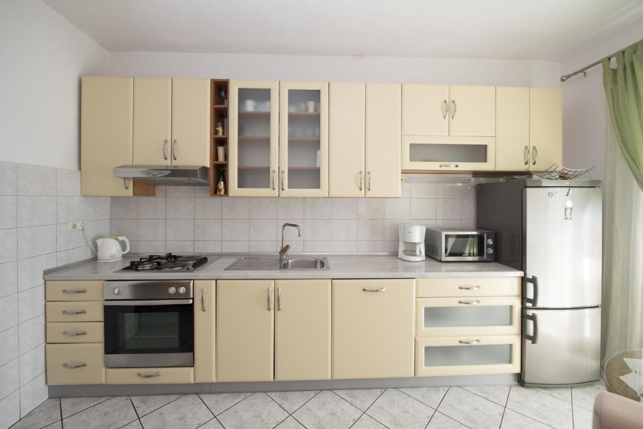 Apartments With A Parking Space Brela, Makarska - 16603 Exterior foto