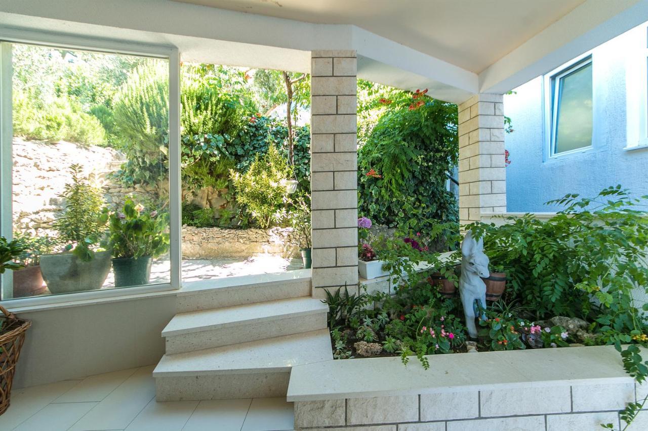 Apartments With A Parking Space Brela, Makarska - 16603 Exterior foto