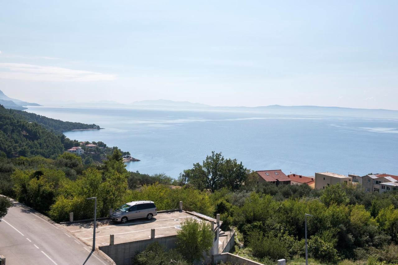 Apartments With A Parking Space Brela, Makarska - 16603 Exterior foto